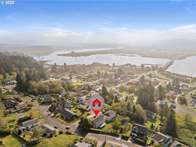 375 McClure Ave, Astoria, OR 97103