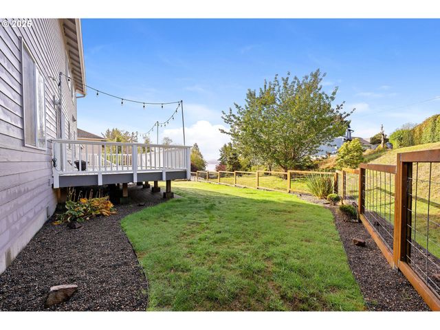 375 McClure Ave, Astoria, OR 97103