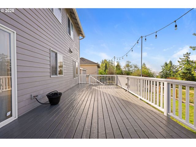 375 McClure Ave, Astoria, OR 97103