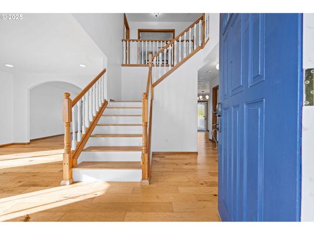 375 McClure Ave, Astoria, OR 97103