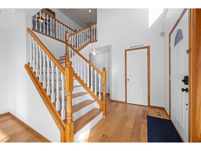 375 McClure Ave, Astoria, OR 97103