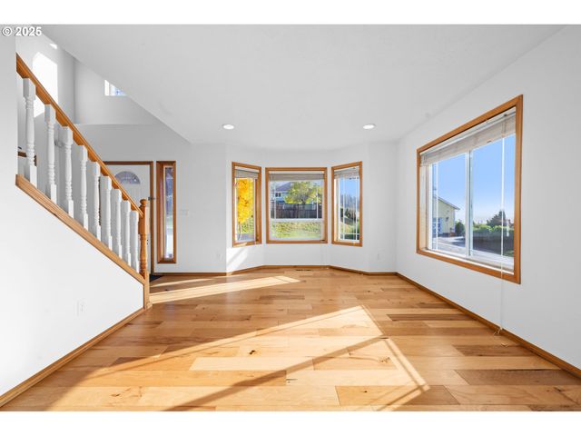 375 McClure Ave, Astoria, OR 97103