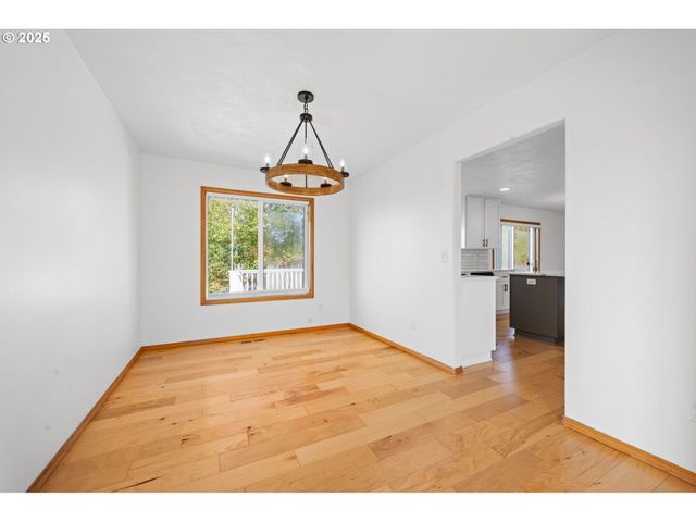 375 McClure Ave, Astoria, OR 97103