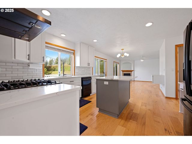 375 McClure Ave, Astoria, OR 97103