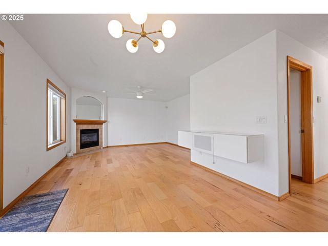 375 McClure Ave, Astoria, OR 97103