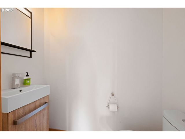 375 McClure Ave, Astoria, OR 97103