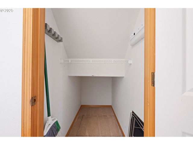 375 McClure Ave, Astoria, OR 97103