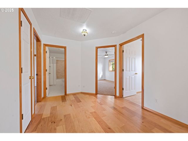 375 McClure Ave, Astoria, OR 97103