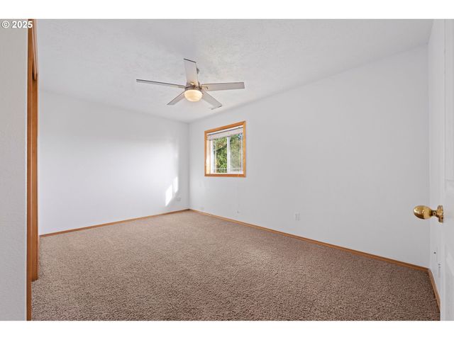 375 McClure Ave, Astoria, OR 97103