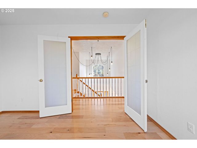 375 McClure Ave, Astoria, OR 97103