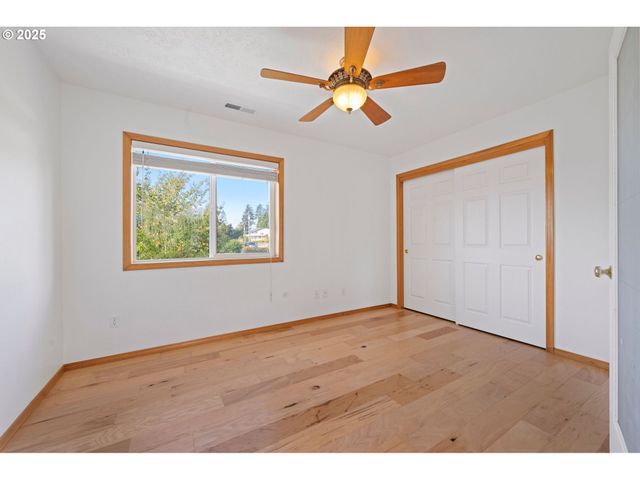 375 McClure Ave, Astoria, OR 97103