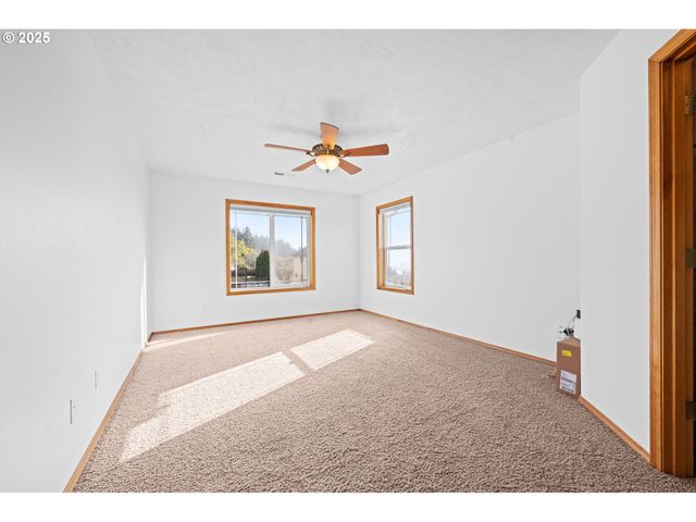 375 McClure Ave, Astoria, OR 97103