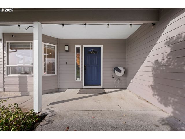 375 McClure Ave, Astoria, OR 97103