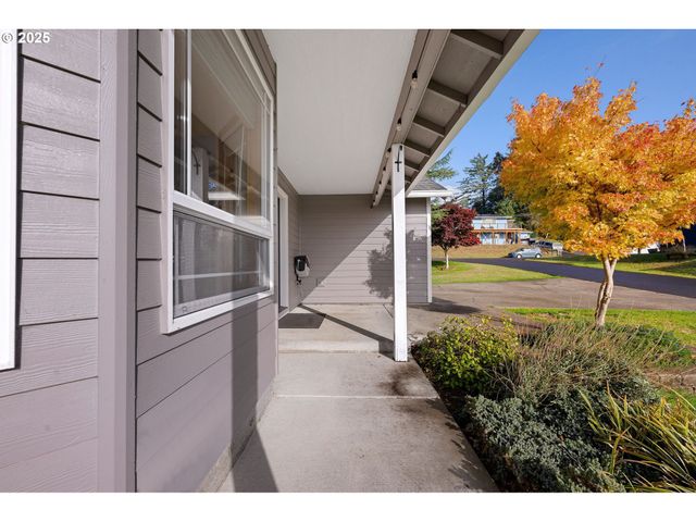 375 McClure Ave, Astoria, OR 97103