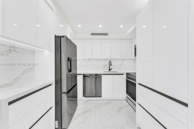 251 174th Street 1414, Sunny Isles Beach, FL 33160