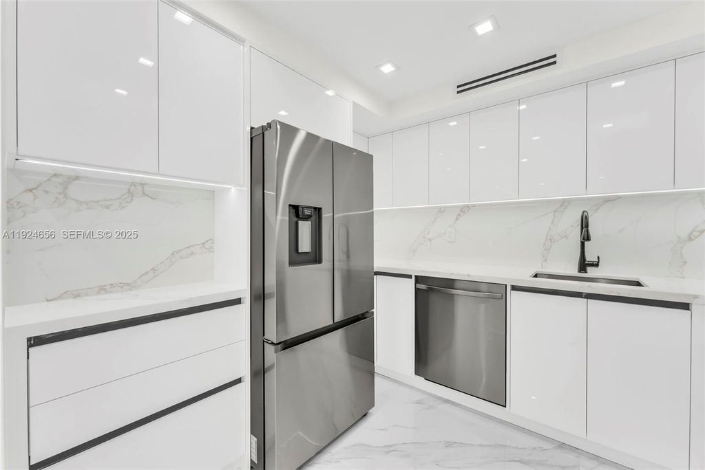 251 174th Street 1414, Sunny Isles Beach, FL 33160
