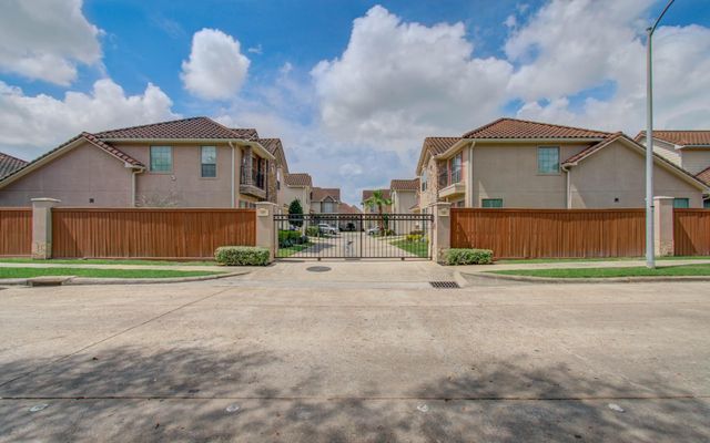 1463 Springrock Lane A, Houston, TX 77055