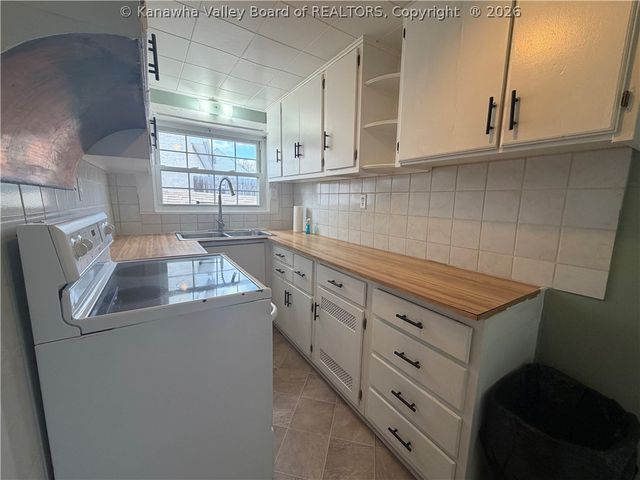 113 Oakwood Road, Charleston, WV 25314