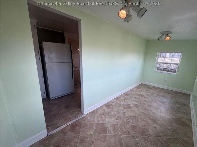 113 Oakwood Road, Charleston, WV 25314