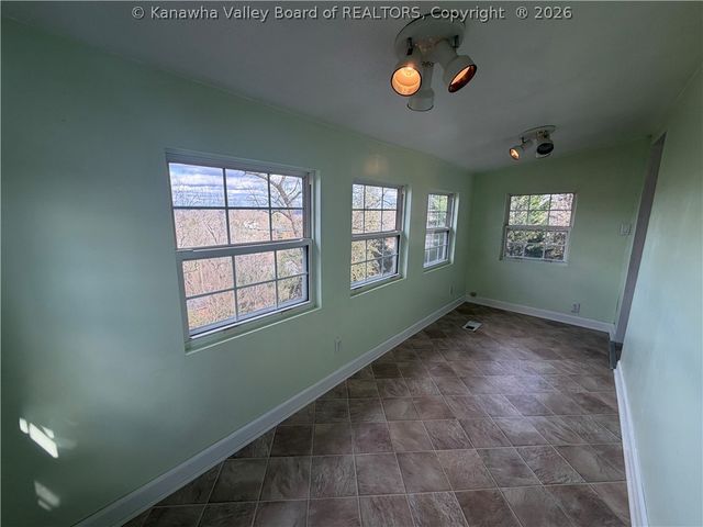 113 Oakwood Road, Charleston, WV 25314