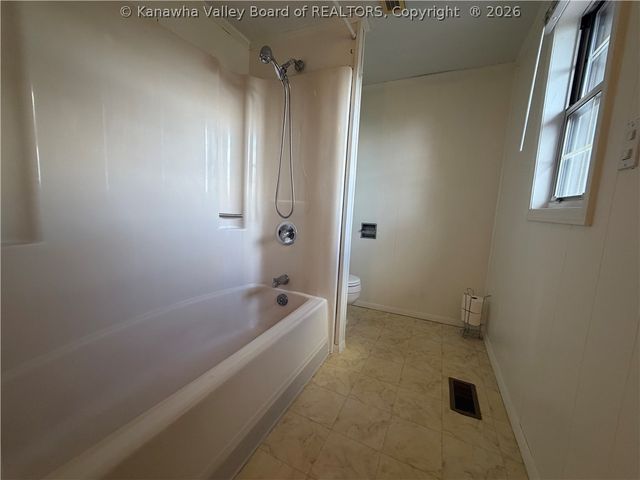 113 Oakwood Road, Charleston, WV 25314