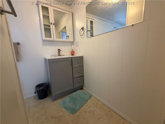 113 Oakwood Road, Charleston, WV 25314