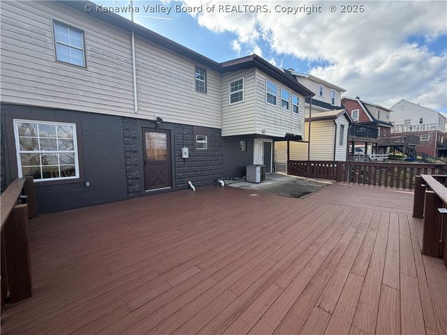 113 Oakwood Road, Charleston, WV 25314