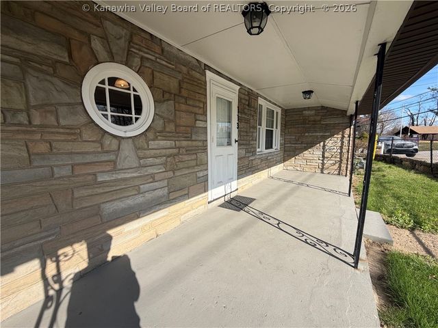 113 Oakwood Road, Charleston, WV 25314