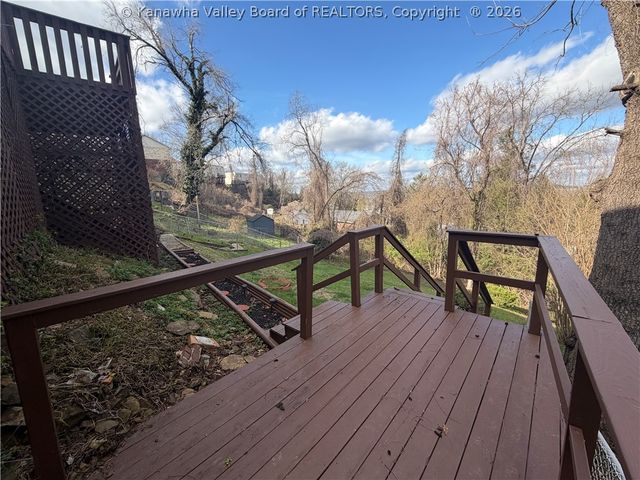 113 Oakwood Road, Charleston, WV 25314