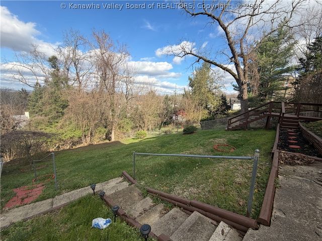 113 Oakwood Road, Charleston, WV 25314