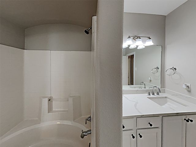 1025 Prairie Heights Drive, Fort Worth, TX 76108