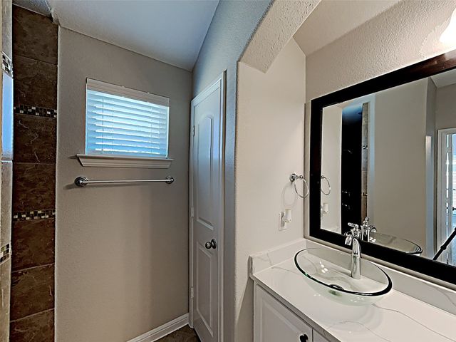 1025 Prairie Heights Drive, Fort Worth, TX 76108
