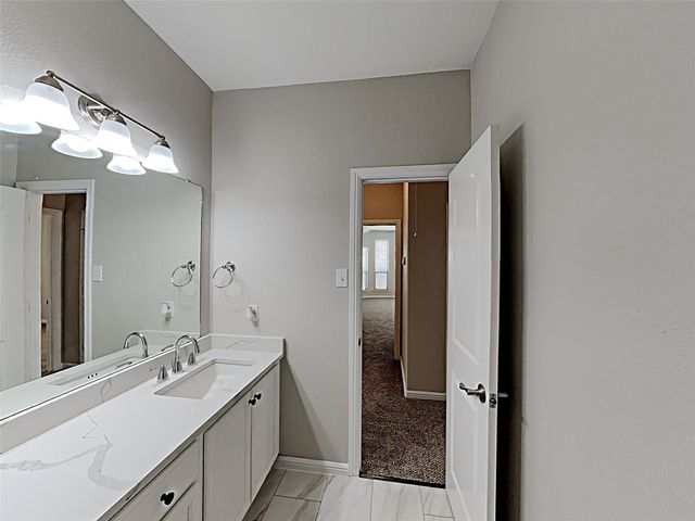 1025 Prairie Heights Drive, Fort Worth, TX 76108