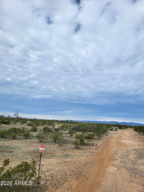 0 186 -- -, Surprise, AZ 85387 — photo 2
