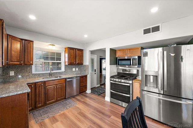 20221 E 11 Mile Road, St Clair Shores, MI 48081