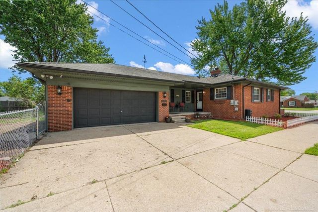 20221 E 11 Mile Road, St Clair Shores, MI 48081