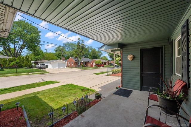 20221 E 11 Mile Road, St Clair Shores, MI 48081
