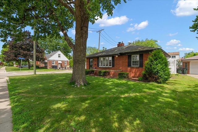 20221 E 11 Mile Road, St Clair Shores, MI 48081