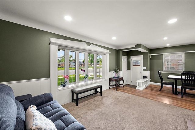 20221 E 11 Mile Road, St Clair Shores, MI 48081