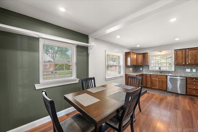 20221 E 11 Mile Road, St Clair Shores, MI 48081