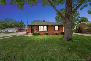 20221 E 11 Mile Road, St Clair Shores, MI 48081