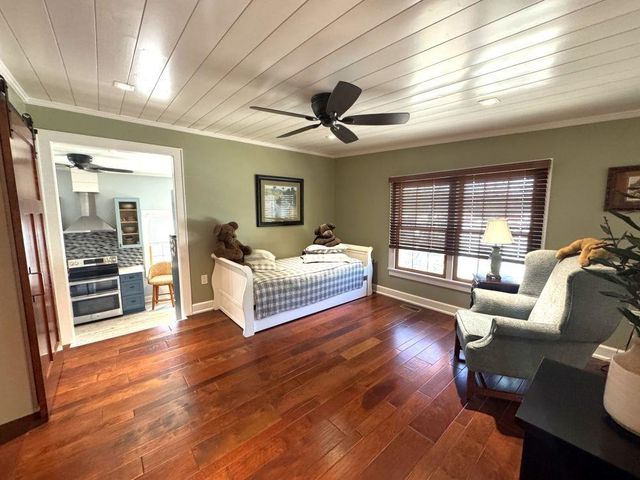 200 E Main Street, Hardy, AR 72542