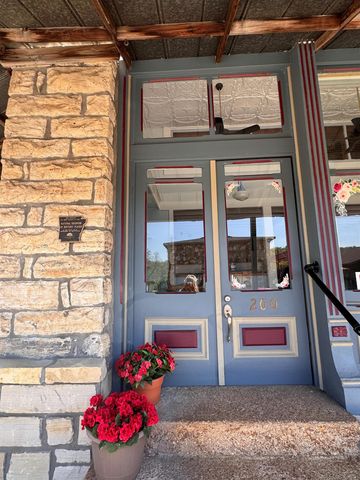 200 E Main Street, Hardy, AR 72542