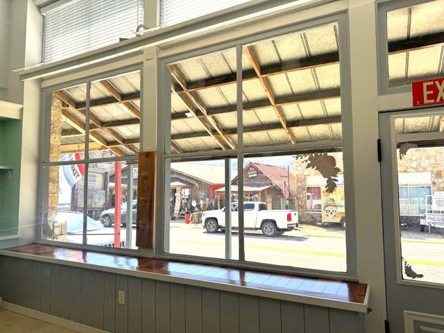 200 E Main Street, Hardy, AR 72542