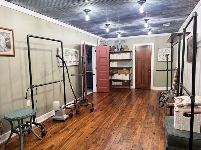 200 E Main Street, Hardy, AR 72542