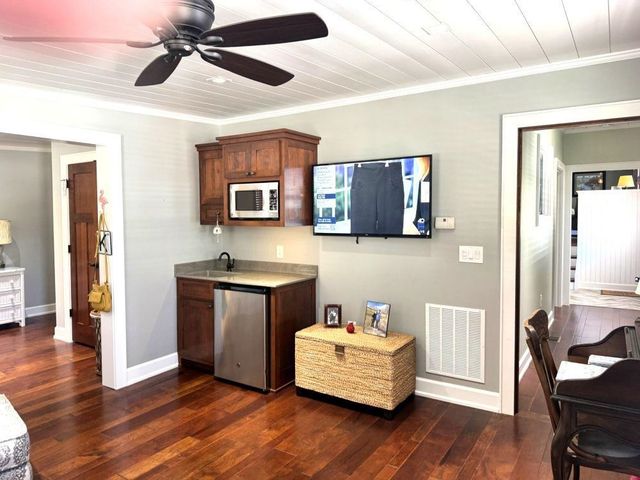 200 E Main Street, Hardy, AR 72542