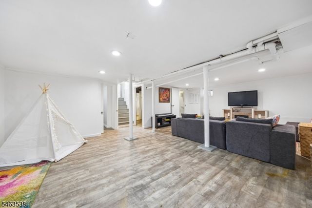 20 Ridgeview Ave, West Orange Twp., NJ 07052