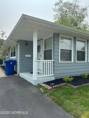 19 Niagara Drive, Toms River, NJ 08753