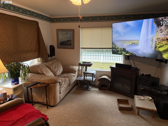 1021 4TH Ave, Seaside, OR 97138
