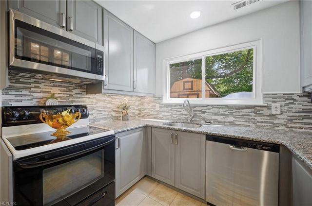3917 Waterside CT, Virginia Beach, VA 23452
